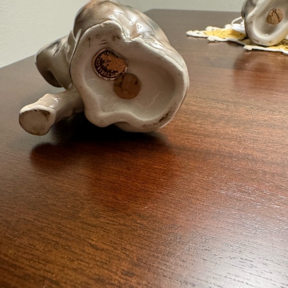 Vintage Salt And Pepper Shakers - Picture 3 of 7